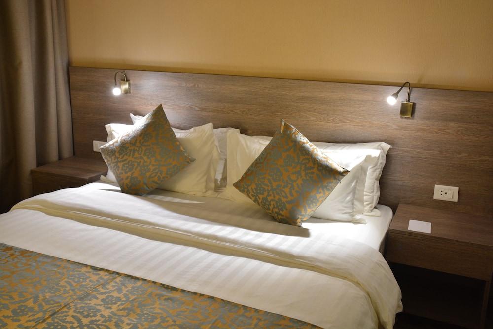 The Sanrock Hotel Amman Exterior photo